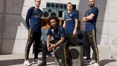 بالصور.. ريال مدريد يعلن عن قميصه الاحتياطي للموسم الجديد