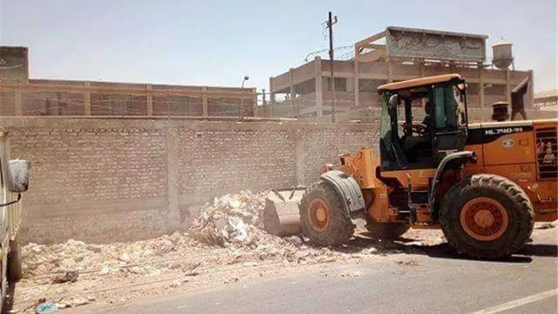 رفع 10 طن مخلفات مباني وتركيب 50 عامود إنارة بمركز المنيا