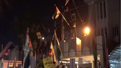 فيديو.. اقتحام سفارة البحرين في العراق
