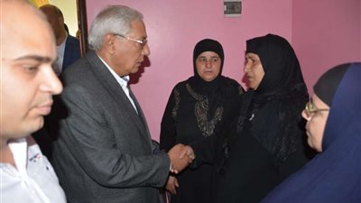 محافظ الدقهلية يقدم واجب العزاء لأسرة الشهيد محمد بشير بزيان