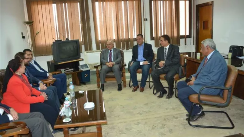 رئيس جامعة أسيوط يبحث إمكانية طرح برنامجًا تعليميًا مع أحد الجامعات الأجنبية