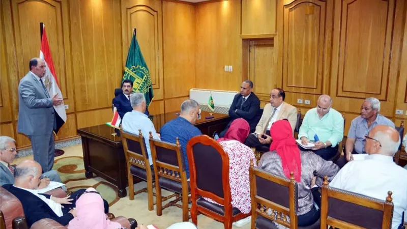 محافظ القليوبية يبحث تنفيذ مبادرة 