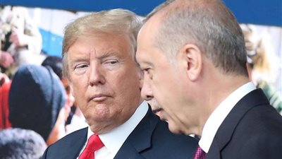 شاهد| ترامب يستهزئ بأردوغان.. والأخير يضحك