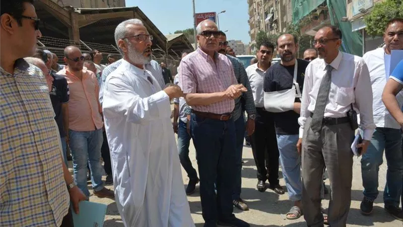 مُحذرًا من كارثة.. محافظ الجيزة يتفقد المبنى المتصدع بشارع المحولات بالعمرانية