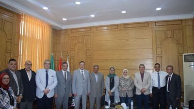 رئيس جامعة بنها يستقبل وفد المركز القومي للقياس والتقويم بوحدة مشروعات التعليم العالي