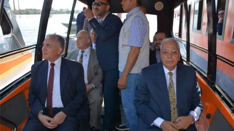 وزير الري يتفقد مراسي الأتوبيس النهري بالمنصورة