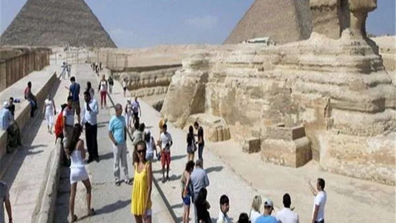 بعد إقرار التأشيرة الإلكترونية.. هل يتزايد أعداد السياح في مصر؟