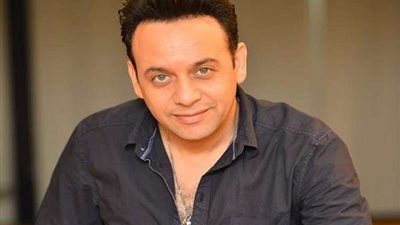 مصطفى قمر يساعد لإحياء حفل غنائي على المسرح الروماني بالإسكندرية