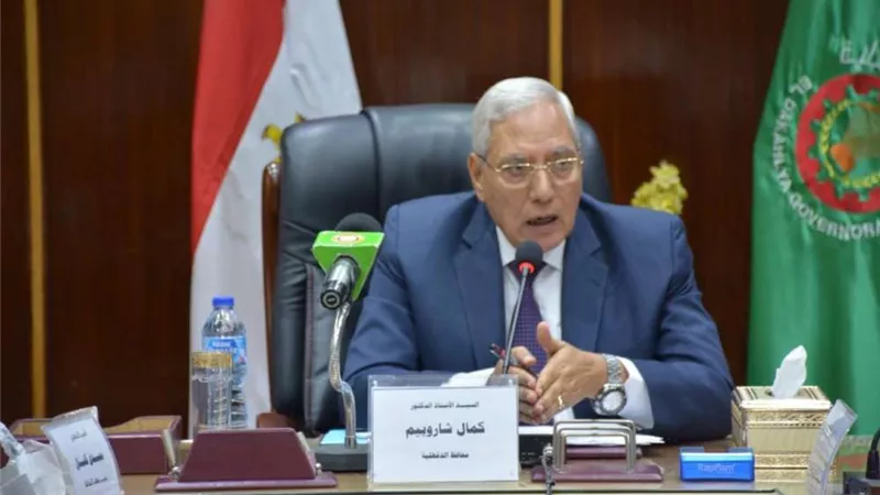 محافظ الدقهلية يحيل 6 من العاملين بإدارة مواقف طلخا للنيابة