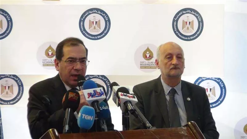 اجتماع موسع لوزارة البترول لبحث انتظام تدفق إمدادات البنزين والسولار