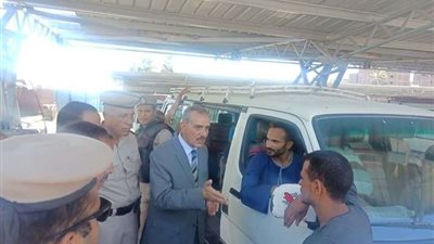 محافظ أسيوط يتفقد المواقف ويكثف الحملات على التاكسى وسيارات الأجرة
