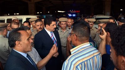 محافظ القليوبية يتفقد مواقف سيارات الأجرة لمتابعة ضبط تعريفة الركوب