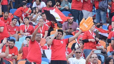 بالصور.. الجماهير تملأ استاد القاهرة قبل لقاء مصر وجنوب أفريقيا