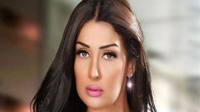 غادة عبد الرازق تغازل هند صبرى على 