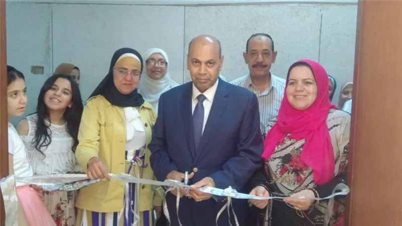 رئيس جامعة المنيا يفتتح معرض 
