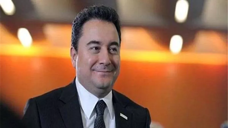 حاكم تركيا المستقبلي يدعو القيادات للانضمام لحزبه الجديد
