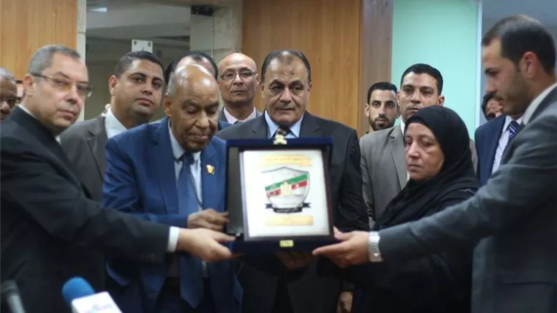 هيئة قضايا الدولة تكرم أسرة الشهيد عمر القاضي