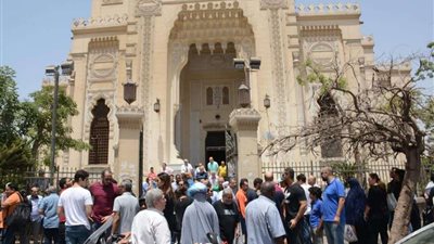 نجوم الفن يشيعون جثمان يوسف شريف رزق الله.. وهذه تفاصيل آخر أيام حياته
