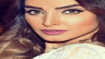 بالصور.. روجينا تخطف الأنظار بفستان مثير