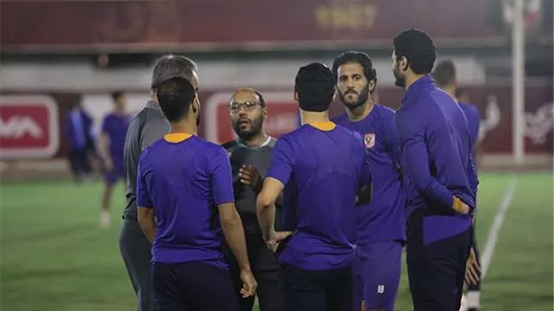 اليوم.. رباعي الأهلي الدولي ينضم لمعسكر إسبانيا