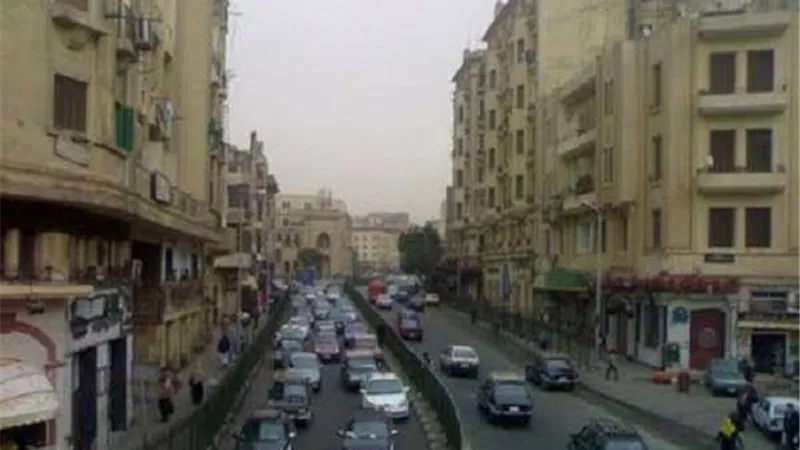 بسبب الخطورة الداهمة.. إخلاء عقار من محيط شارع الأزهر