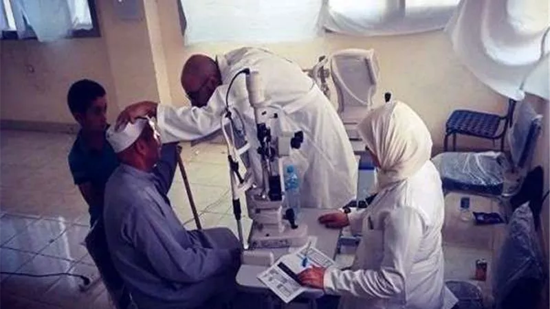 الكشف المجاني على 400 مواطن من الأسر الأولى بالرعاية في الزقازيق