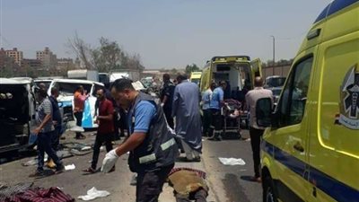 إصابة 6 أشخاص في حادث تصادم سيارتين بطريق المحلة
