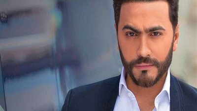 تامر حسني يطلب من جمهوره الدعاء له.. والسبب!