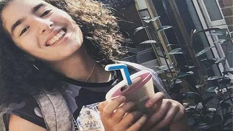 شاهد.. ابنة أحمد  الفيشاوي توجه له رسالة قاسية