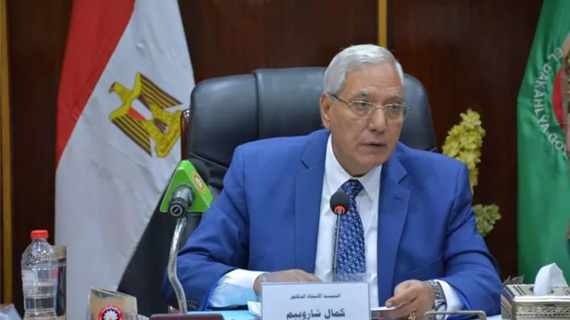 إغلاق 3 مصانع مخالفة واعدام 100 لتر عصير بالدقهلية