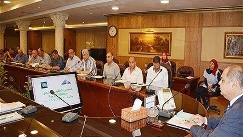 محافظ الغربية يستعرض الخطة الاستثمارية للعام المالي الجديد