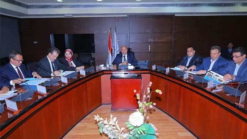 النقل تجتمع مع  شركة تاليس الإسبانية في مجالي السكك الحديدية والمترو