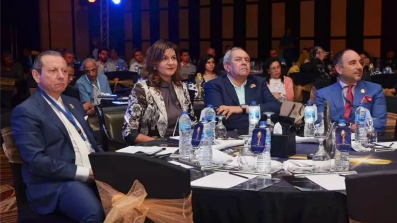 رئيس المستشفى الوطني للعيون يستعرض الإنجازات بمبادرة 