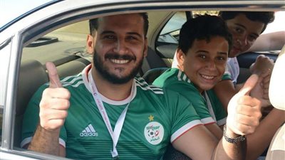 جماهير الجزائر تتوافد على استاد القاهرة قبل مواجهة السنغال ( صور)