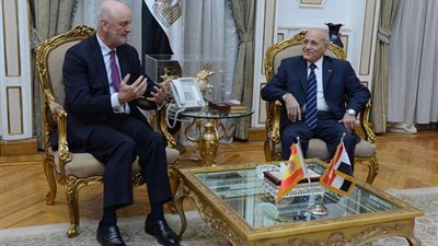 العصار يبحث مع سفير بيلاروسيا تعزيز التعاون المشترك في مجال التصنيع