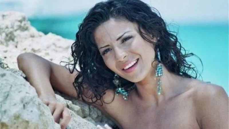 بالفيديو.. وصلة رقص ساخنة لـ دوللي شاهين في الساحل الشمالي