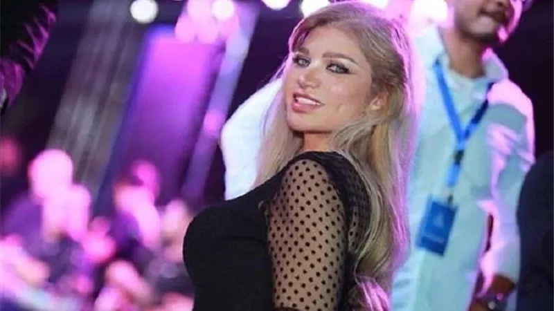 بالصور.. ياسمين الخطيب تثير الجدل بالقفطان المغربي