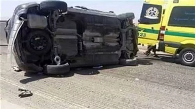 مصرع شخص إثر وقوع حادث انقلاب سيارة نقل بأسيوط