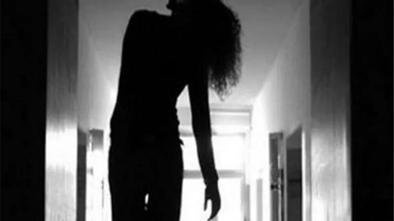 انتحار طالبة بالثانوية لانفصال والديها بكفر الشيخ
