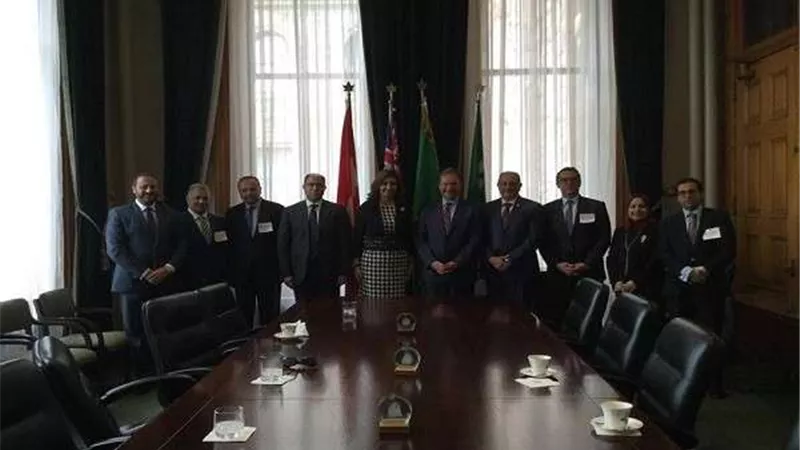رئيس البرلمان الكندي يستقبل الوفد المصري داخل 