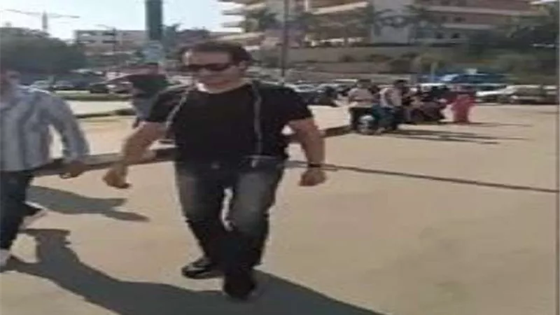 أحمد حلمي وهالة صدقي  بجنازة والدة يسرا (صور)