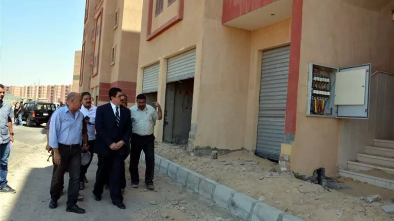 محافظ القليوبية يتفقد مشروعي صوامع الغلال والإسكان بالخانكة