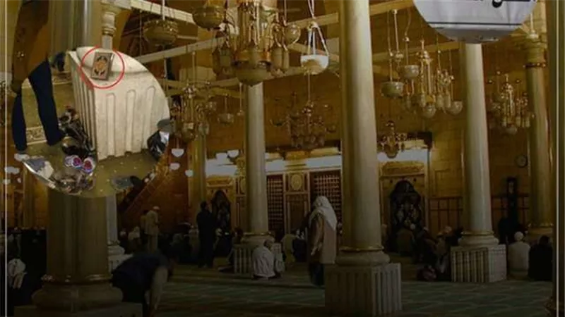«احذر السرقة».. «لافتات» ترهب المواطنين من الصلاة في المساجد