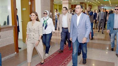 رئيس الوزراء يتفقد مشروع إنشاء وتجهيز مستشفى العجمي العام