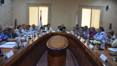 الزملوط يلتقي لجنة تقنين واضعي اليد لمتابعة آخر المستجدات في الوادي الجديد