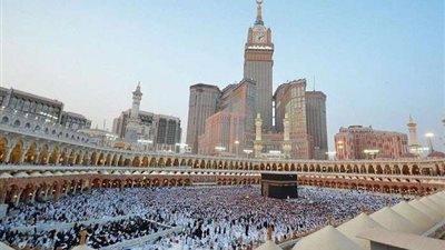 بالدراجة الهوائية.. وصول 8 حجاج بريطانيين إلى القاهرة في طريقهم لمكة