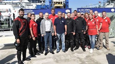بوتين يغطس 50 مترا لفحص غواصة روسية من الحرب العالمية الثانية