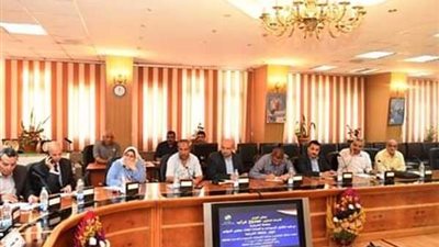 محافظ الشرقية يُناقش مع رؤساء المراكز موقف تحصيل مستحقات الدولة