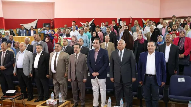 محافظ الوادي الجديد ونائب وزير التعليم يكرمان أوائل الشهادات