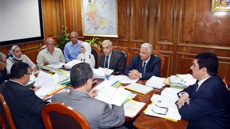 محافظ القليوبية يجتمع باللجنة العليا للقيادات لشغل بعض الوظائف بالمحافظة